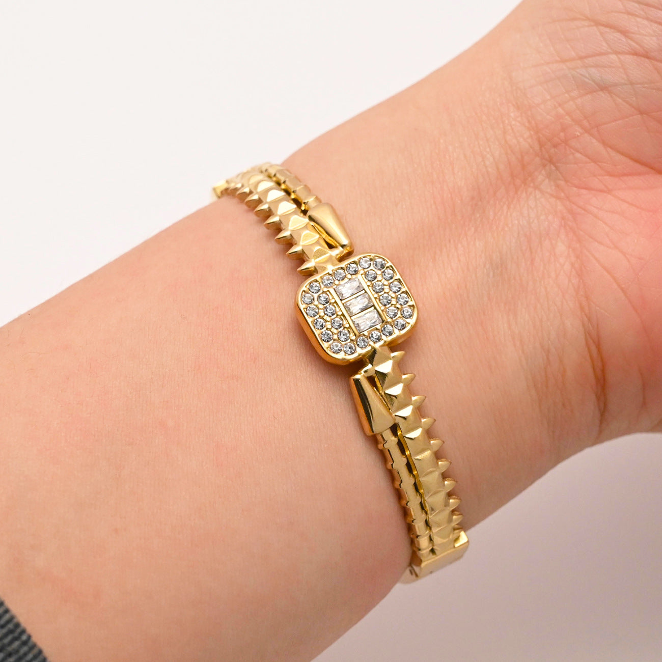 LEEDOUX Four-Leaf Clover Flower Clasp Bracelet