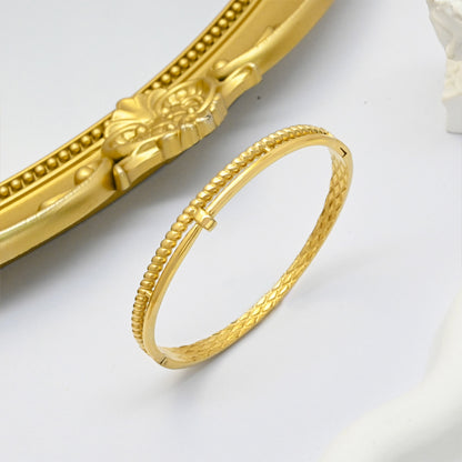 LEEDOX  Waffle Nail Bracelet