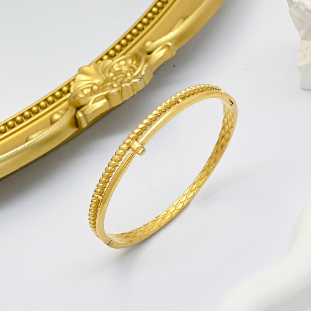 LEEDOX  Waffle Nail Bracelet