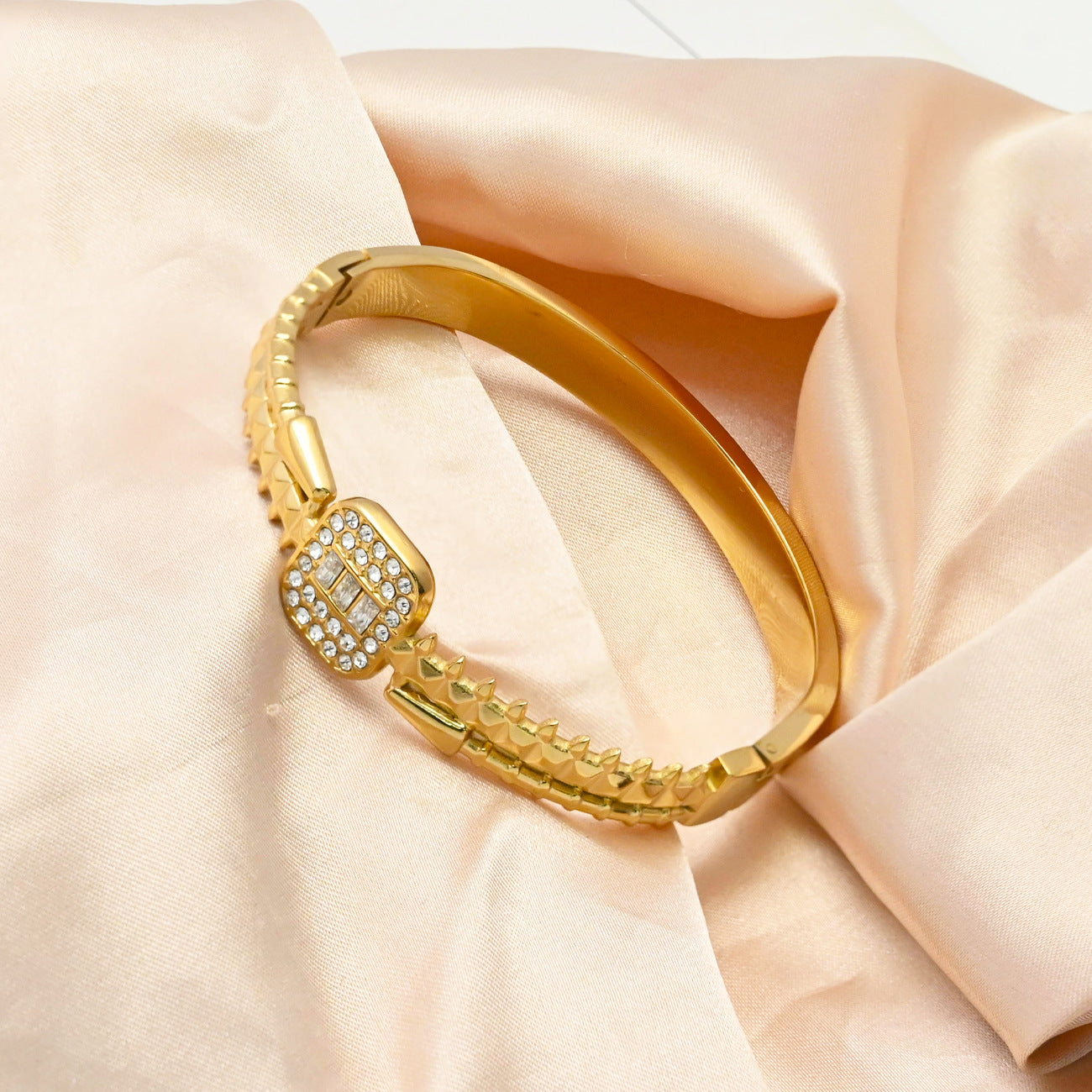 LEEDOUX Four-Leaf Clover Flower Clasp Bracelet