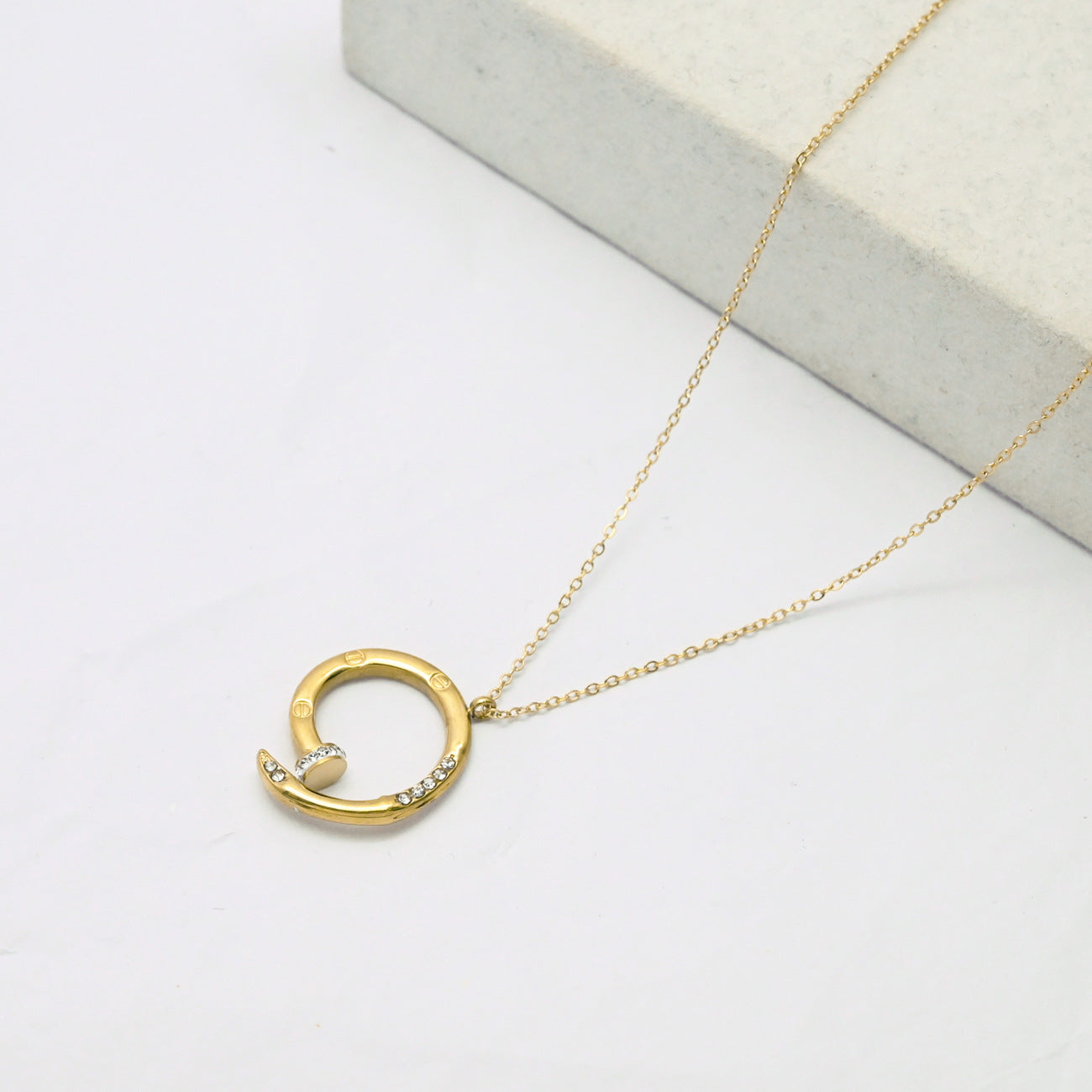 LEEDOUX V Gold Nail Necklace
