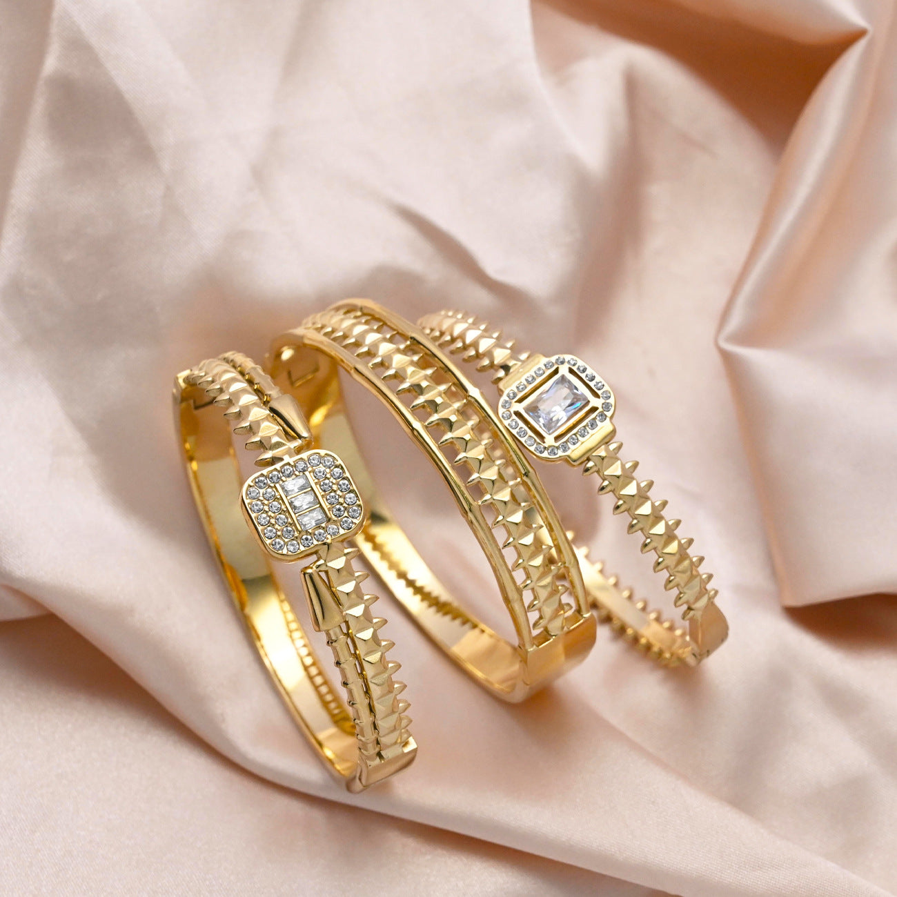 LEEDOUX Four-Leaf Clover Flower Clasp Bracelet