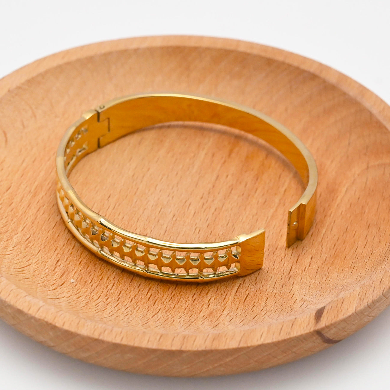 LEEDOUX Four-Leaf Clover Flower Clasp Bracelet