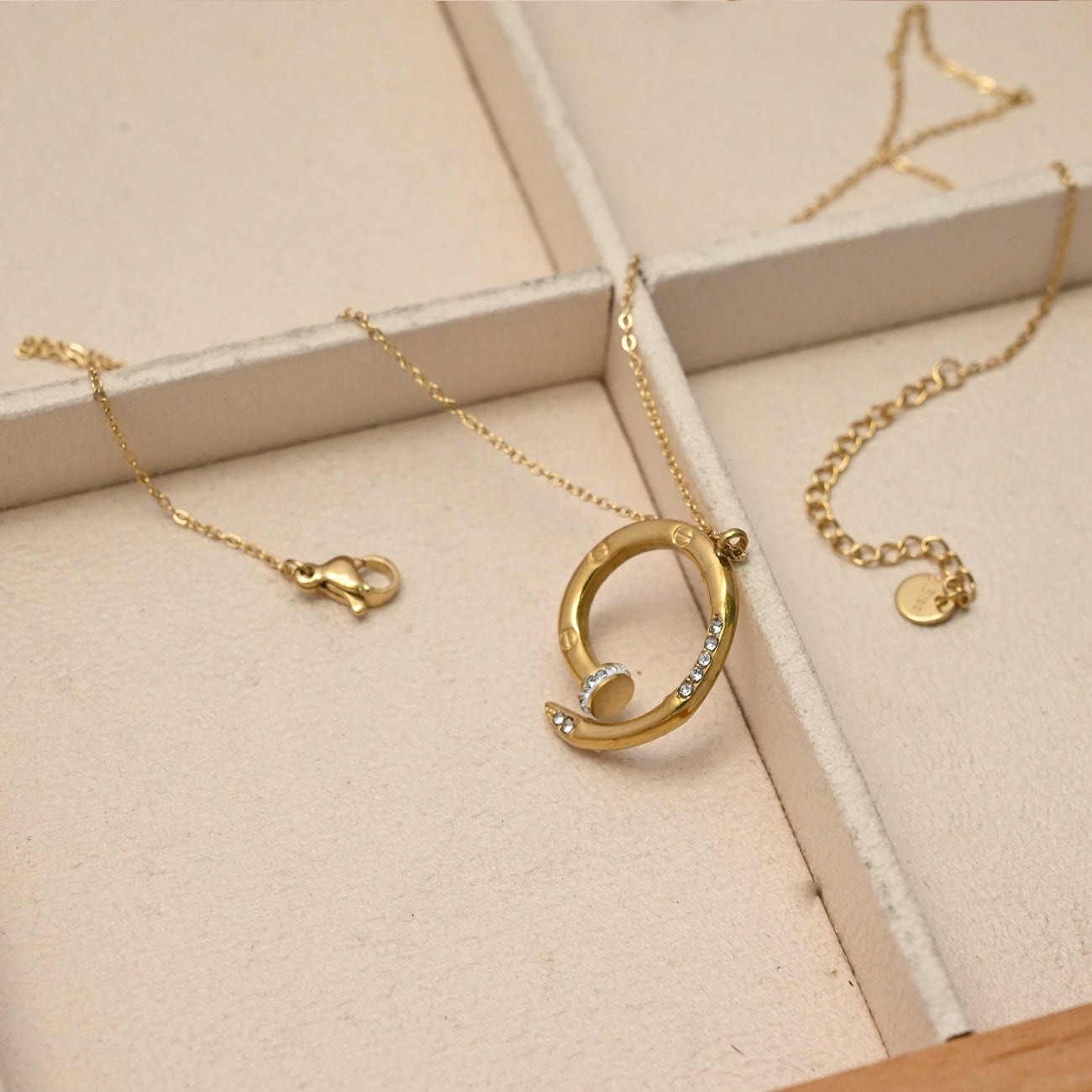 LEEDOX  V Gold Nail Necklace
