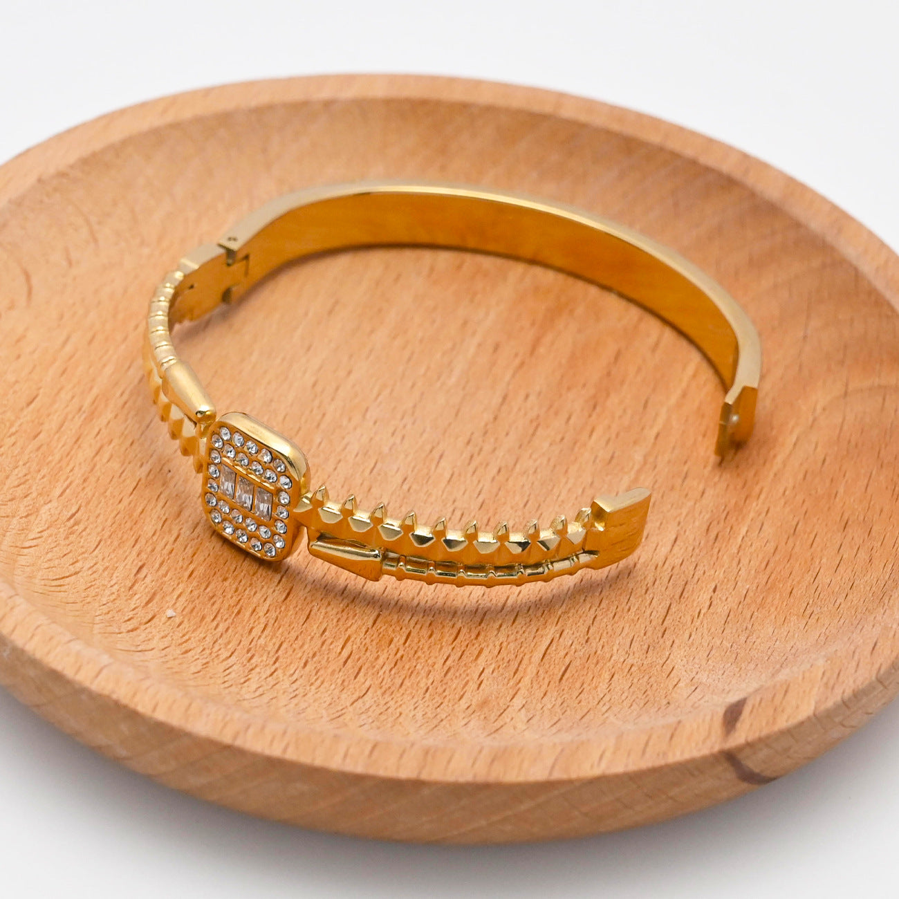 LEEDOUX Four-Leaf Clover Flower Clasp Bracelet